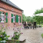 Nyaraló Elbferienhaus - Gemeinsames Urlauben An Der Elbe Mit Privaten Badesee - Alle Inklusive