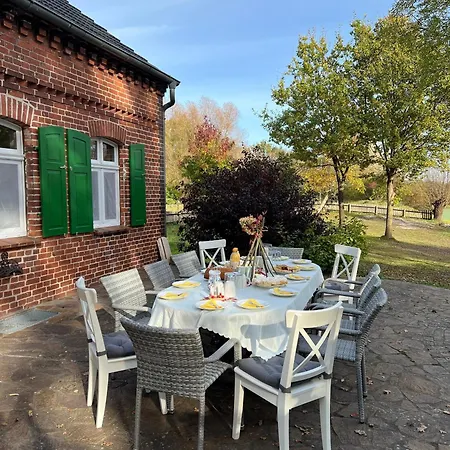 Elbferienhaus - Gemeinsames Urlauben An Der Elbe Mit Privaten Badesee - Alles Inklusive بيت للعطل